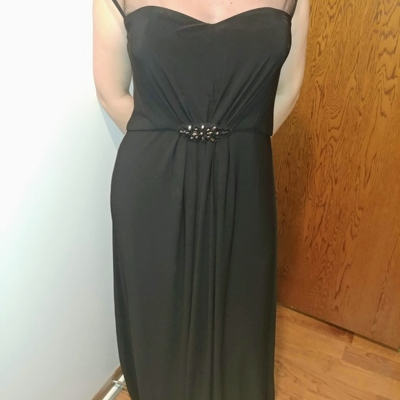 Long black formal dress - Picture 6 of 8